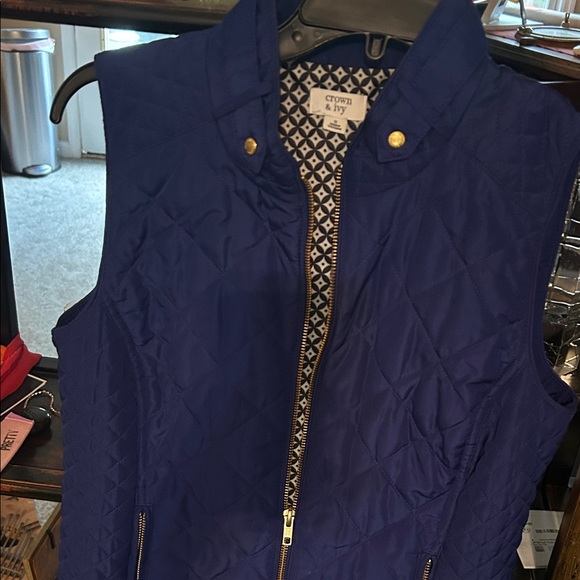 New Crown & Ivy Women's Blue Quilted Vest - Picture 1 of 6